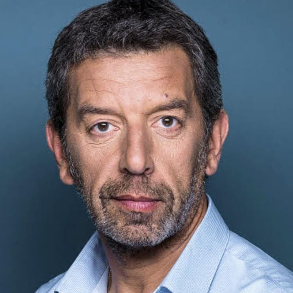 Portrait : Dr Michel CYMES – Le chirurgien ORL qui a rendu la médecine audible